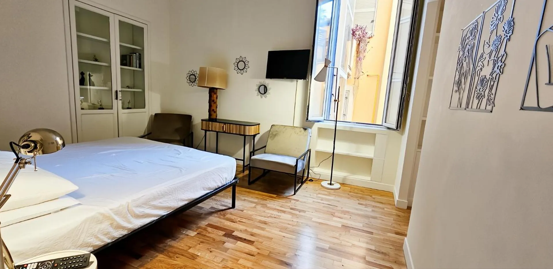 Elegantis Monti Royal Apartment With Private Terrace Rome