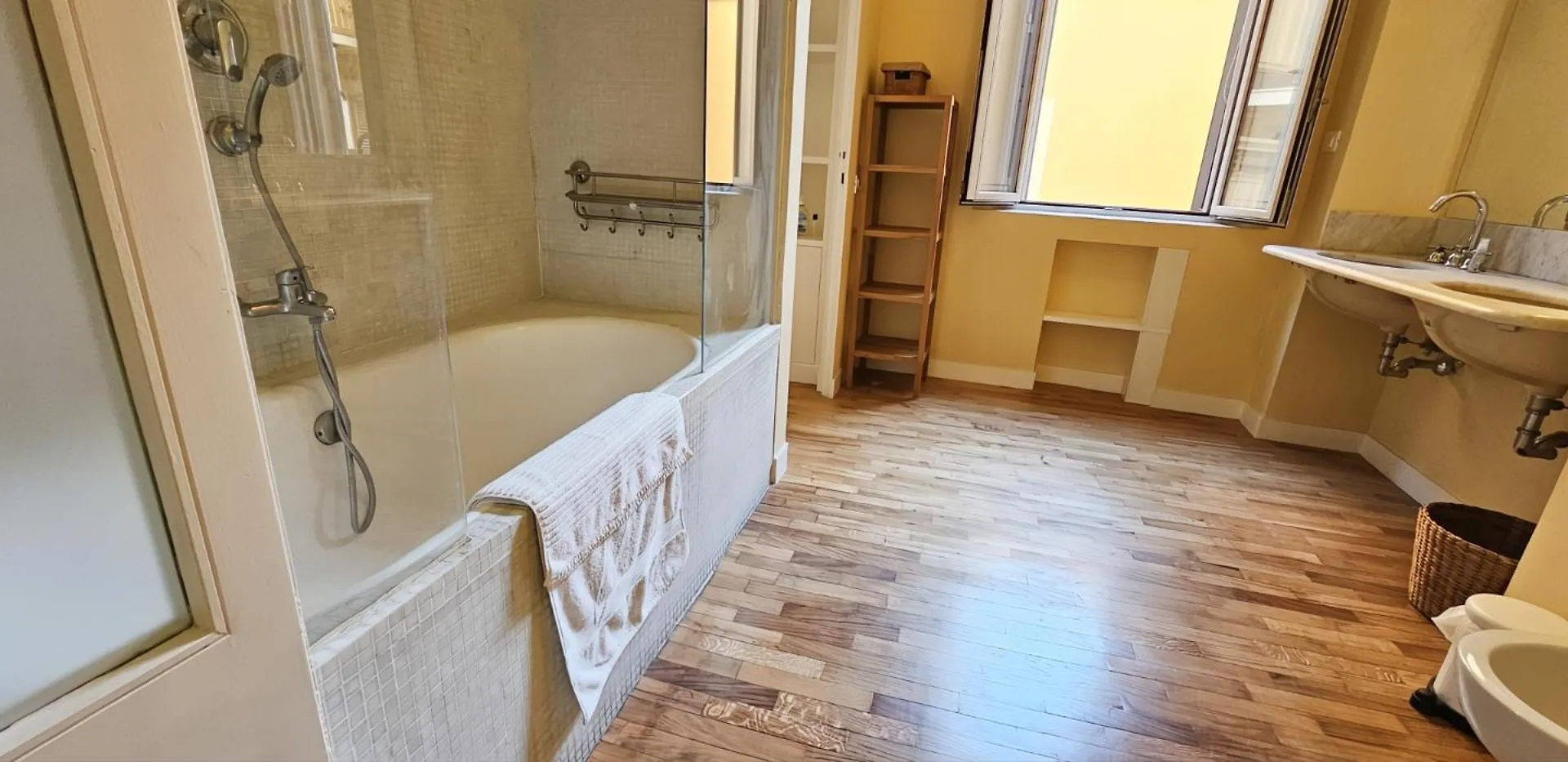 Elegantis Monti Royal Apartment With Private Terrace Rome