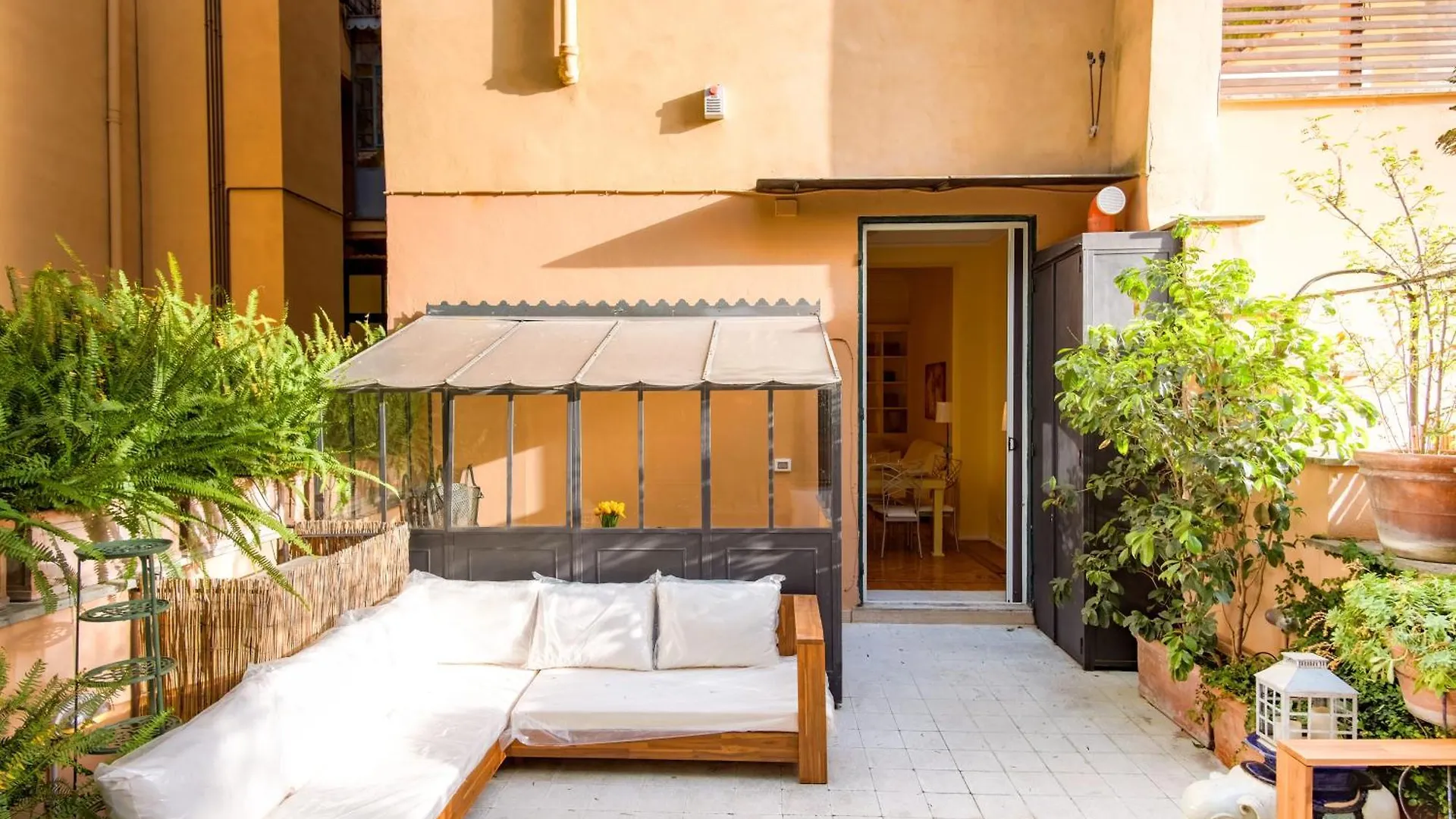 Elegantis Monti Royal Apartment With Private Terrace Rome
