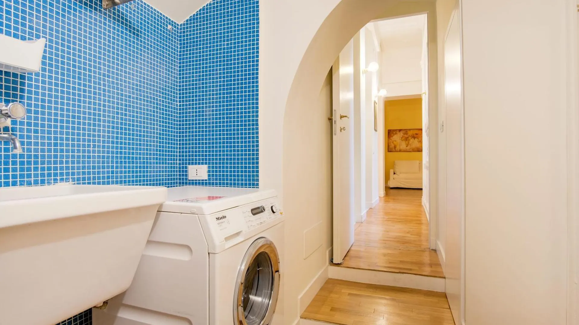 Elegantis Monti Royal Apartment With Private Terrace Rome