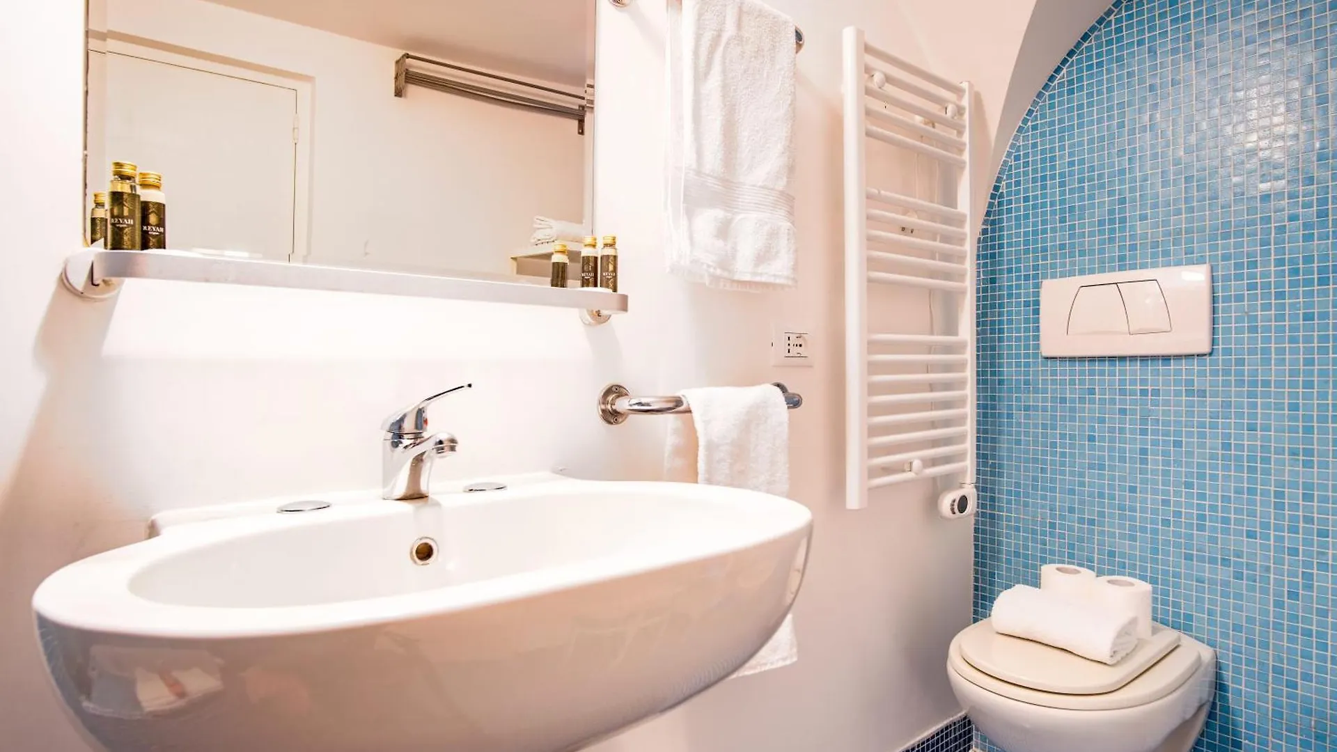 Elegantis Monti Royal Apartment With Private Terrace Rome