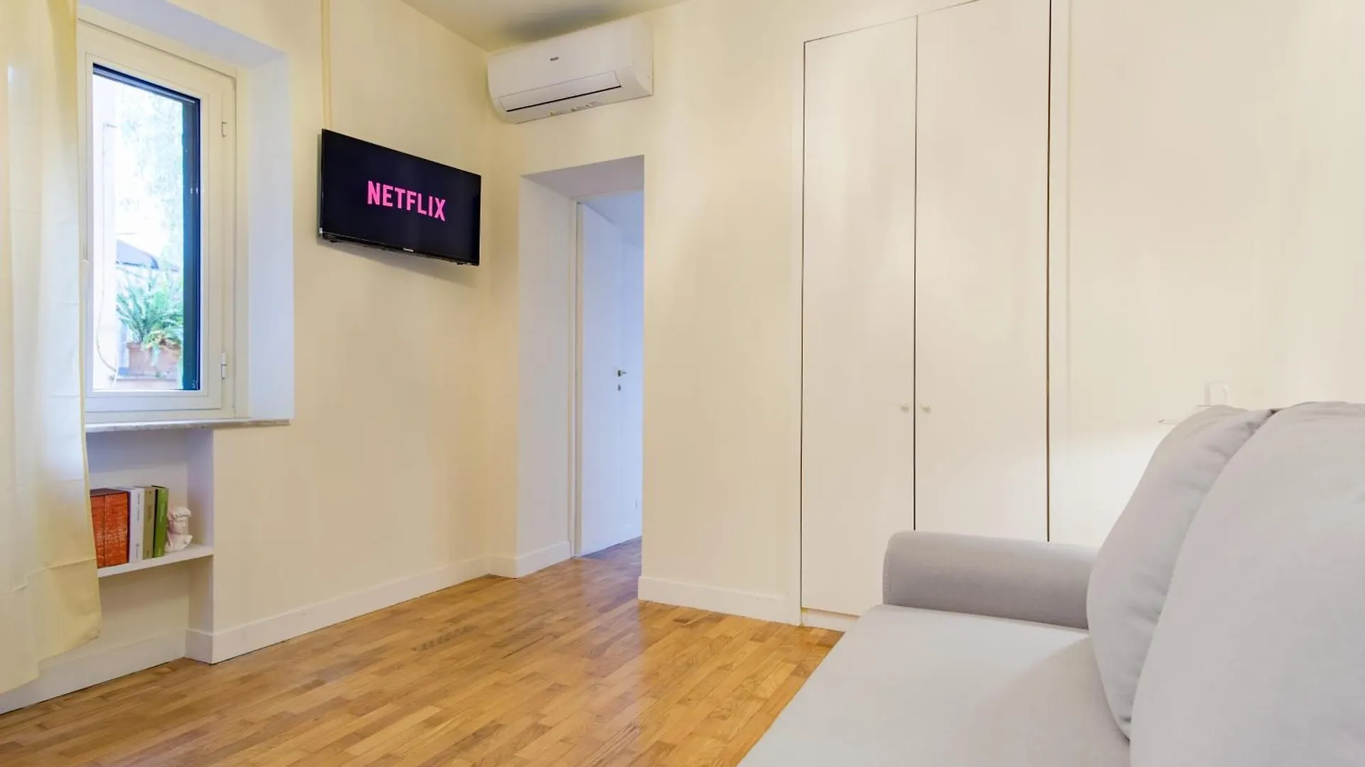 Elegantis Monti Royal Apartment With Private Terrace Rome